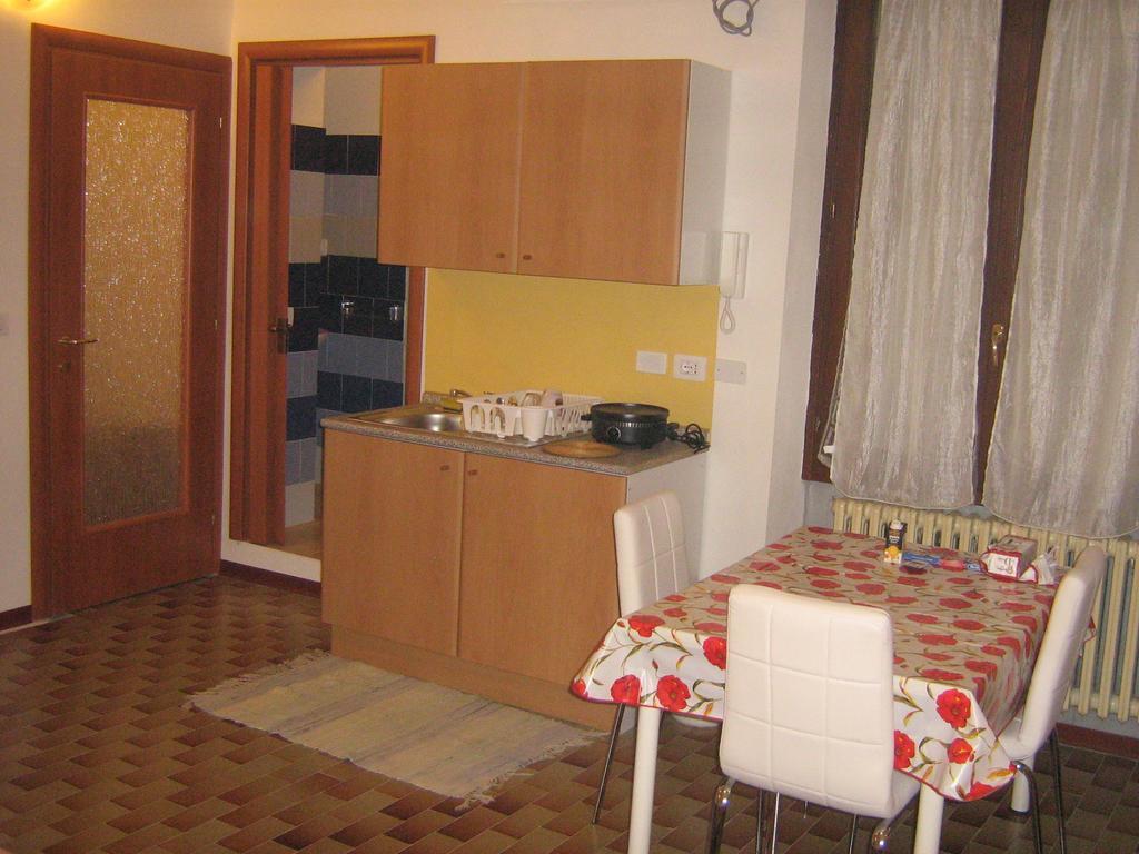 Flat In Milan 3 Apartment Bilik gambar